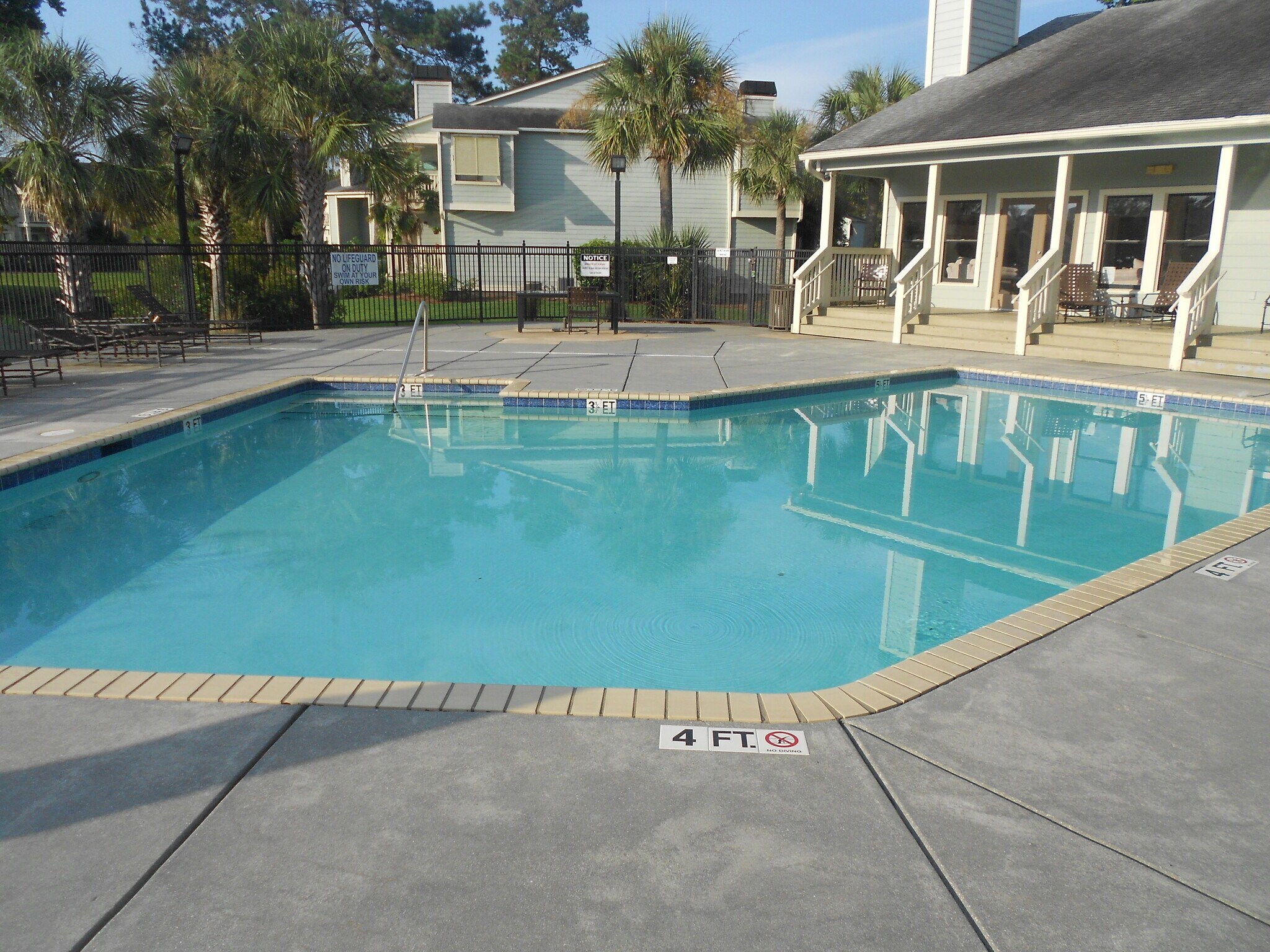 All-Inclusive Furnished 1 Bedroom 1 Bath with Office Center in Bay Club- 2 miles Sullivan's Island - 1481 Center St Ext