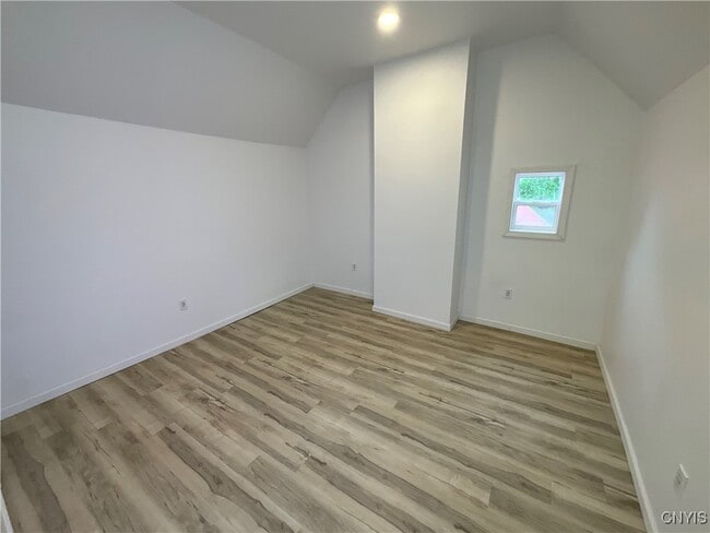 Building Photo - 459 Holly St