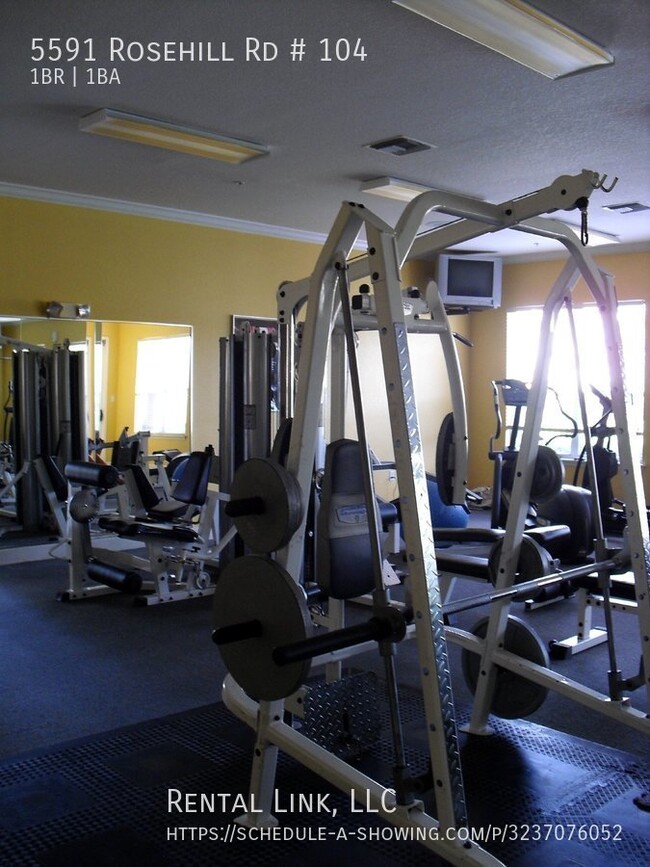 Building Photo - Resort-Style Living Just Minutes from Sies...