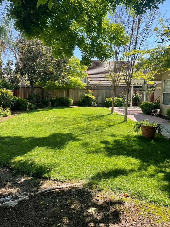 Building Photo - Wonderful home located in the Dominion Com...