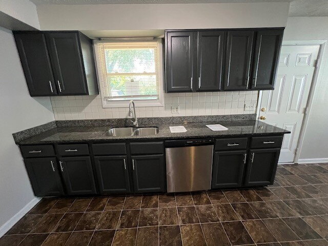 Building Photo - EAST SIDE 4 BR HOME AVAILABLE NOW!