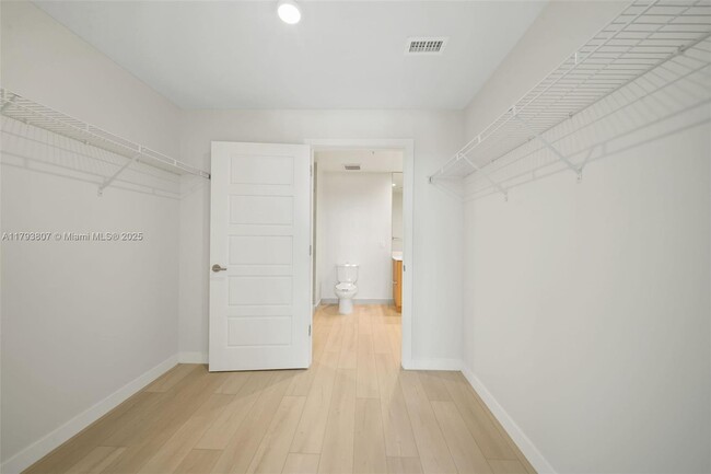 Building Photo - 555 NE 8th St