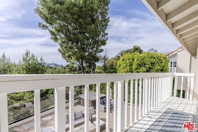 Building Photo - 2637 Angelo Dr