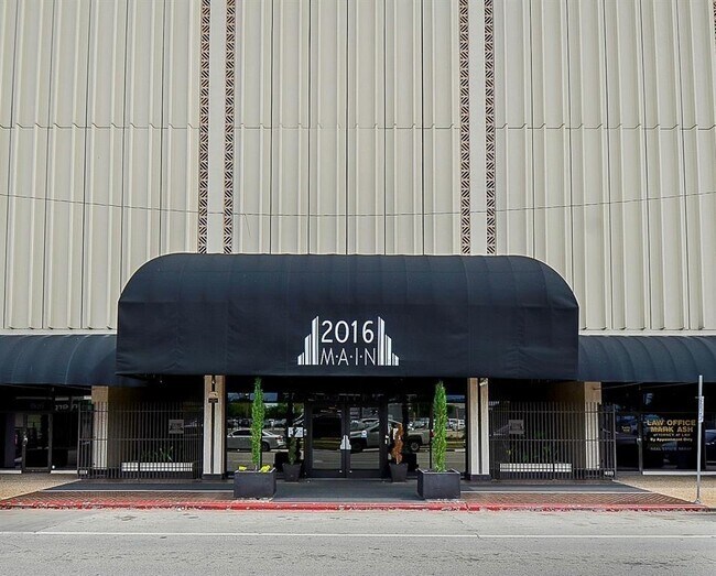 Building Photo - 2016 Main St
