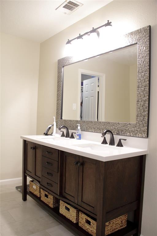 Building Photo - 1803 Edinburg Ave