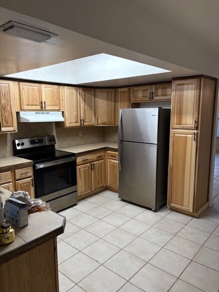 Building Photo - 7110 NW 78th Ave