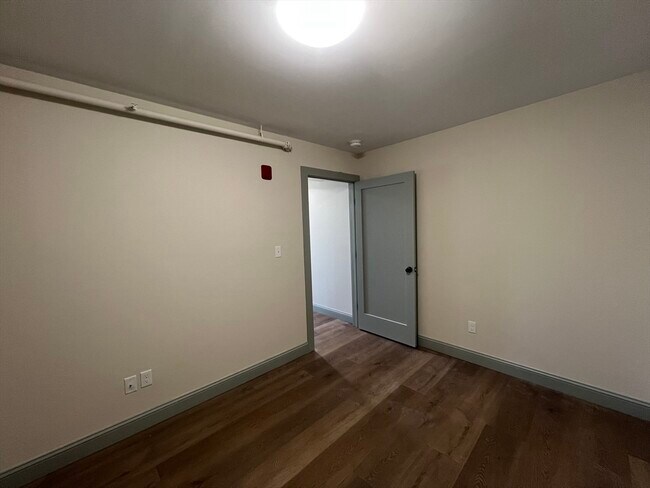 Building Photo - 160 Seabury St