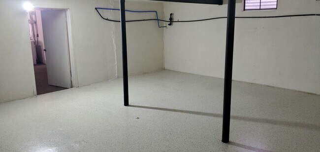 Building Photo - 4 bd, 2 ba, old SW Columbia, corner lot, great shape, fenced, hardwoods, W/D