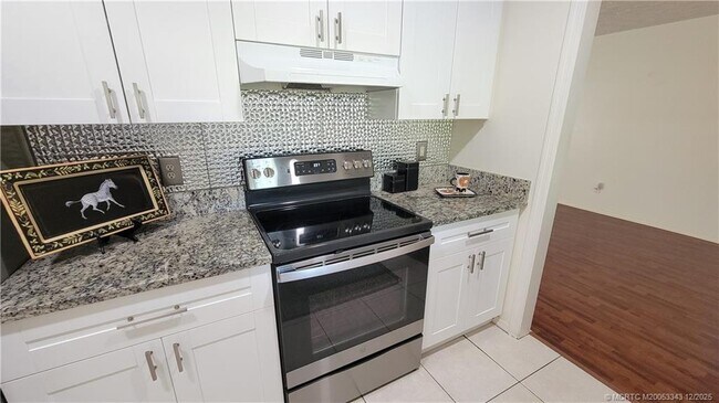 Building Photo - 2149 SE Dolphin Rd