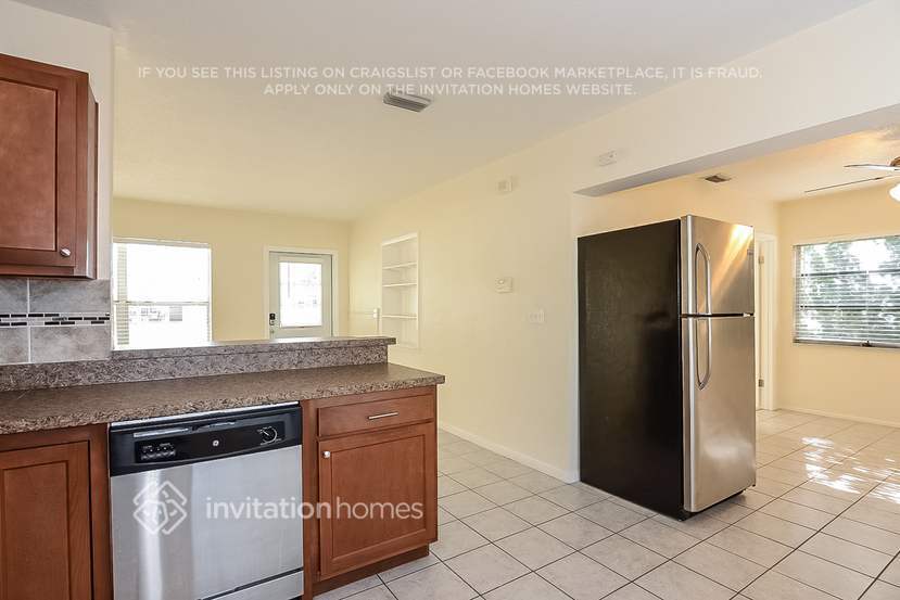 Building Photo - 2160 Riviera Dr