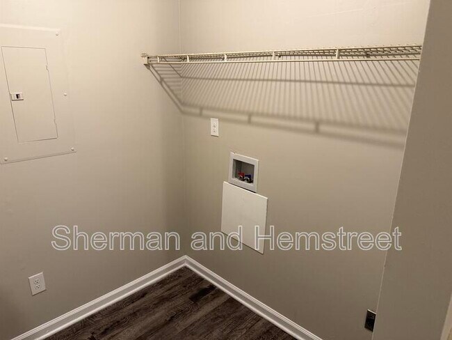 Building Photo - 504 Commons Dr