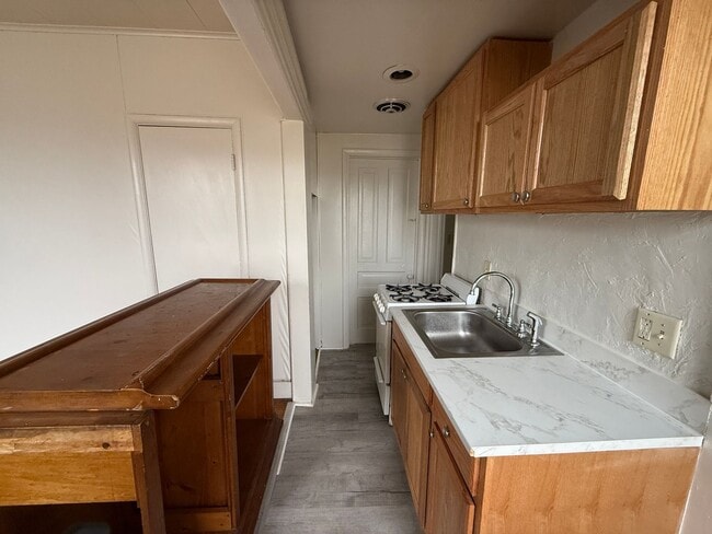 Building Photo - 406 W Washington Ave