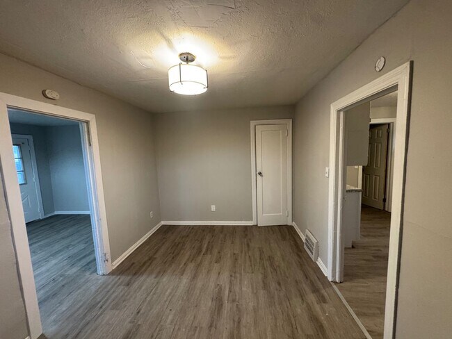 Building Photo - 117 W 30th St