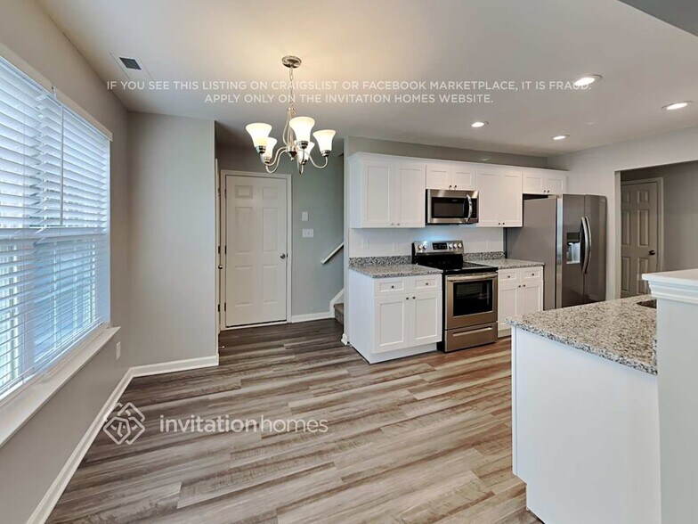 Building Photo - 10736 Glenluce Ave