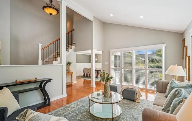 Building Photo - 276 W Meadowland Ln