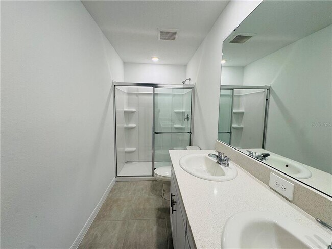 Building Photo - 2923 Skyline Lp