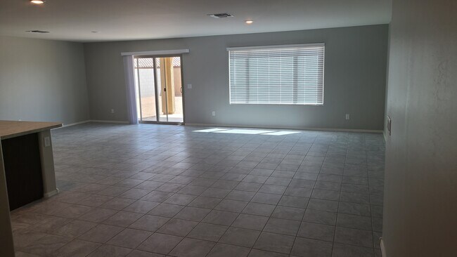 Building Photo - 1541 E Elegante Dr