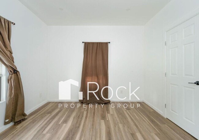 Building Photo - Contemporary 2 Bedroom plus Office/Bonus Room with Loft near Uptown and Plaza Districts   ~One Mo...