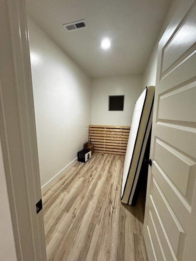 Building Photo - 6189 S White Bee Cir