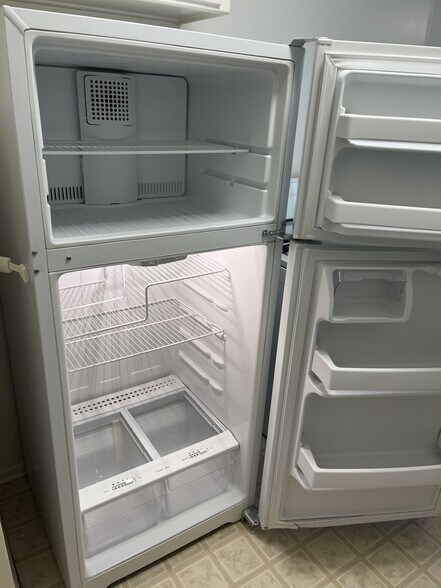 Refrigerator - 3171 S Barrington Ave