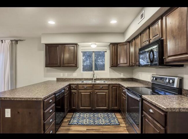 Building Photo - Spacious Living in Spring Creek Ranch – Your Next Home Awaits