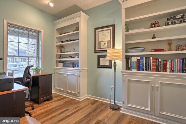 Building Photo - 2075 Deer Run Dr