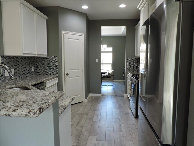 Building Photo - 2730 N Colosseum Ct