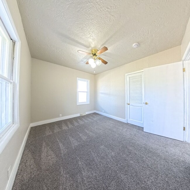 Building Photo - Newly remodeled 2 Bedroom 1 Bath Home