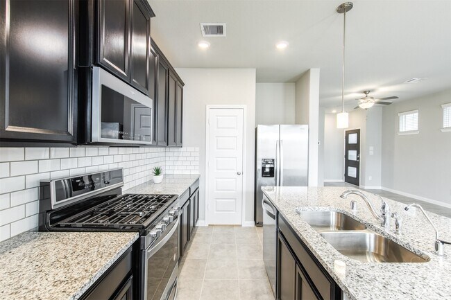 Building Photo - 1524 Beach Oak Dr