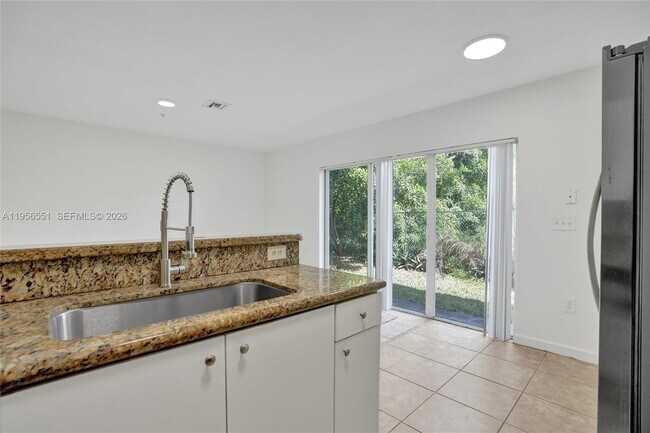 Building Photo - 5409 SW 41st St