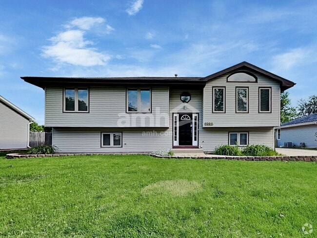 Building Photo - 7007 Lewis & Clark Dr