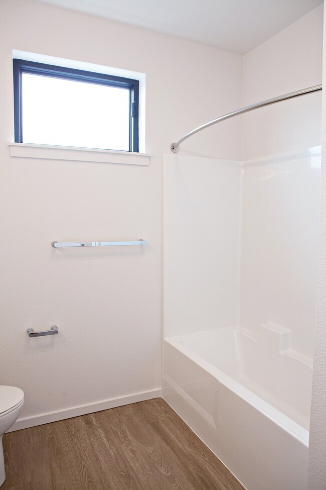 Country Crossroads 955 W 17th St Junction City OR 97448 Apartment Finder