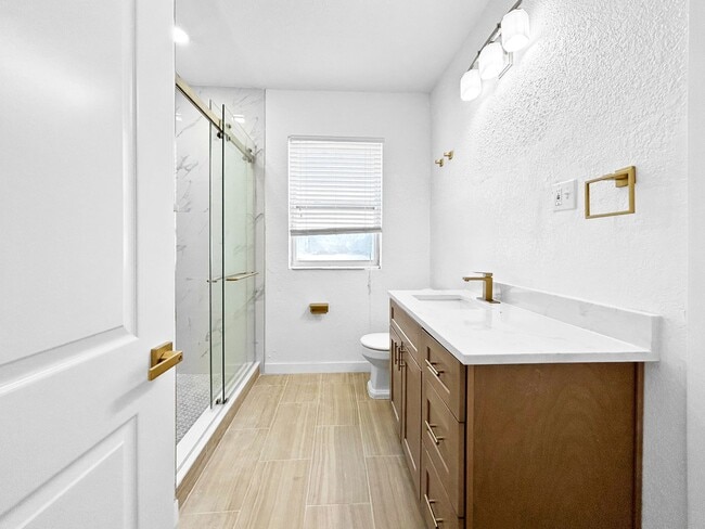 Building Photo - 701 S 26th St