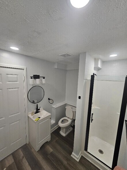 Building Photo - 62 Woodland St