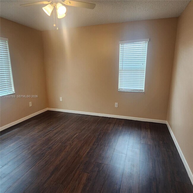 Building Photo - 11950 SW 49th Ct