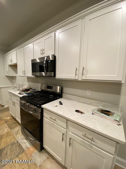 Building Photo - 300 Sparrowhawk St