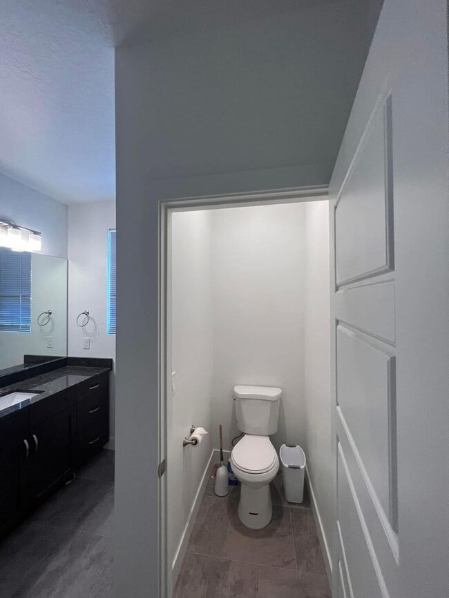 Building Photo - Beautiful Townhome in great location!