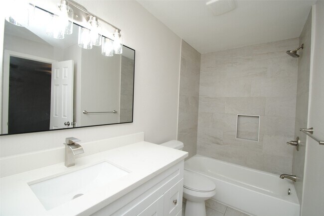 Building Photo - 2515 Yoakum Blvd