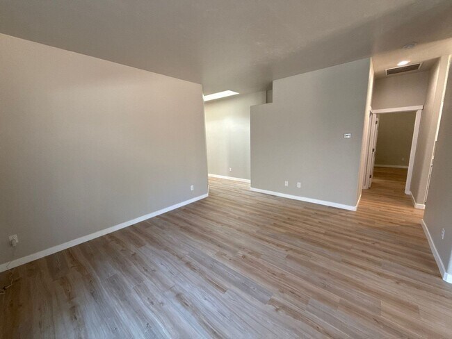Building Photo - 5647 SW Windflower Dr