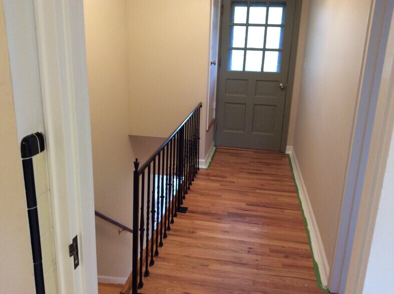 Hall - 20 Chalfonte Pl