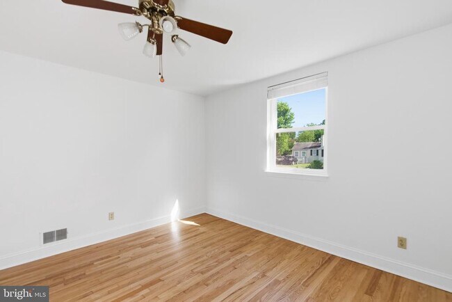 Building Photo - 2906 Breezy Terrace