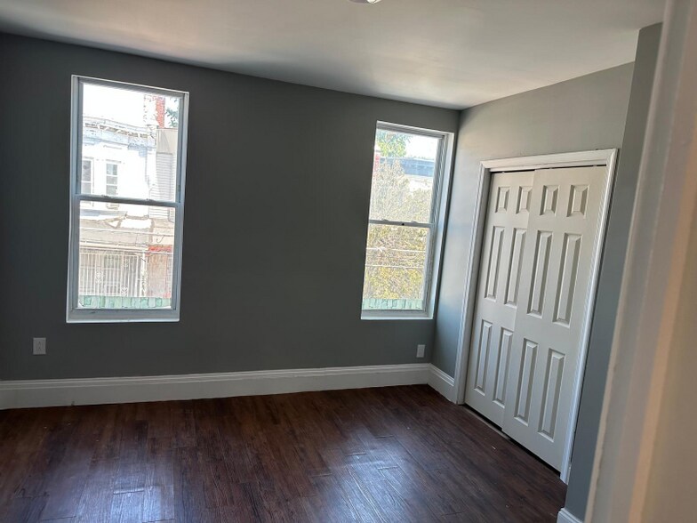 Building Photo - 650 W Clearfield St