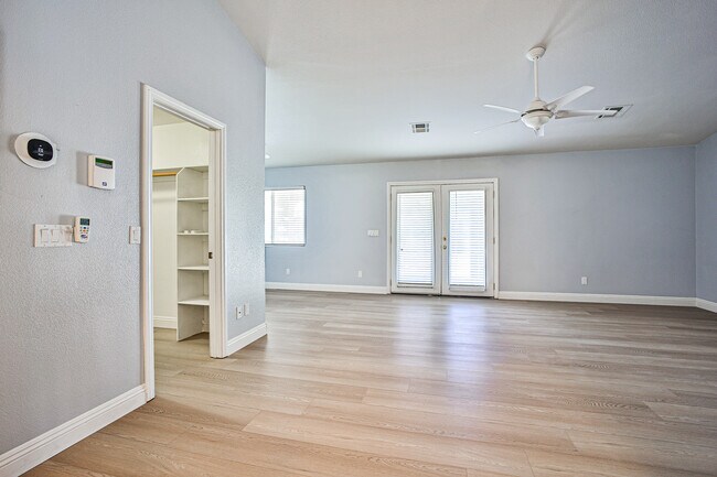 Building Photo - 6025 Egan Crest Dr