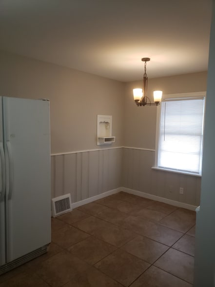 Building Photo - 2457 Shannon Ave