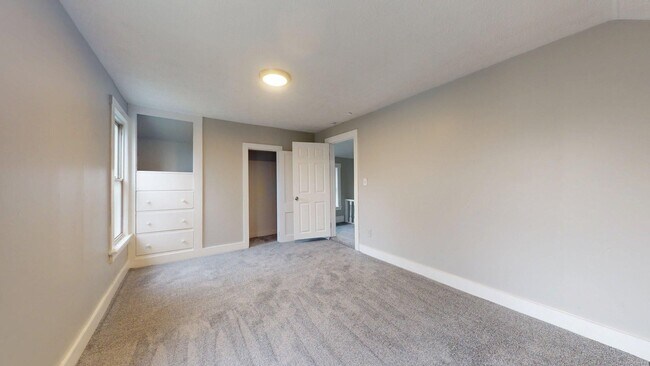 Building Photo - Lorain/W.73 neighborhood, updated 3 bed/1 bath single family house.