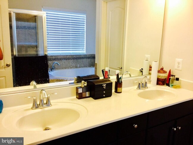 Building Photo - 42258 Castle Ridge Square