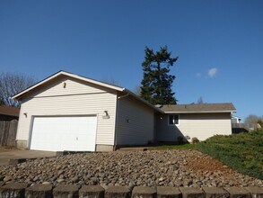 Building Photo - Rent Special: 1/2 Off August's Rent!! 3 Bed Home in South Salem