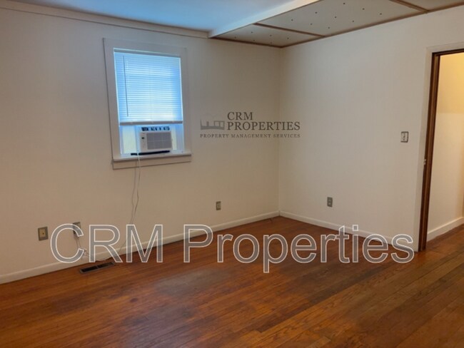 Building Photo - 1107 W Walnut St