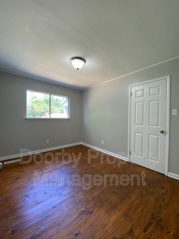 Building Photo - 304 McDonald Dr