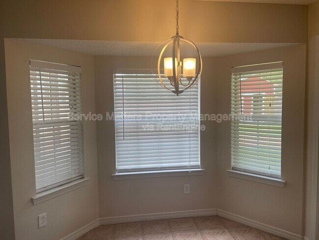 Building Photo - 5728 Dove Dr